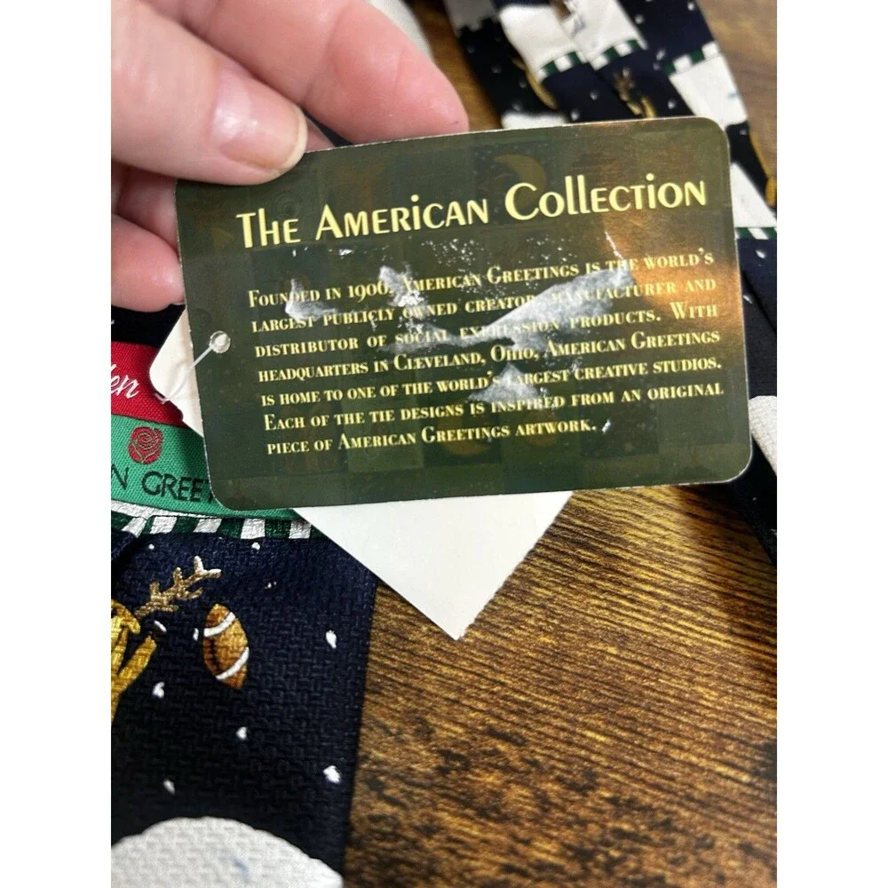 American Greetings Golden Wreath Christmas Santa Reindeer Novelty Tie 2002 NWT